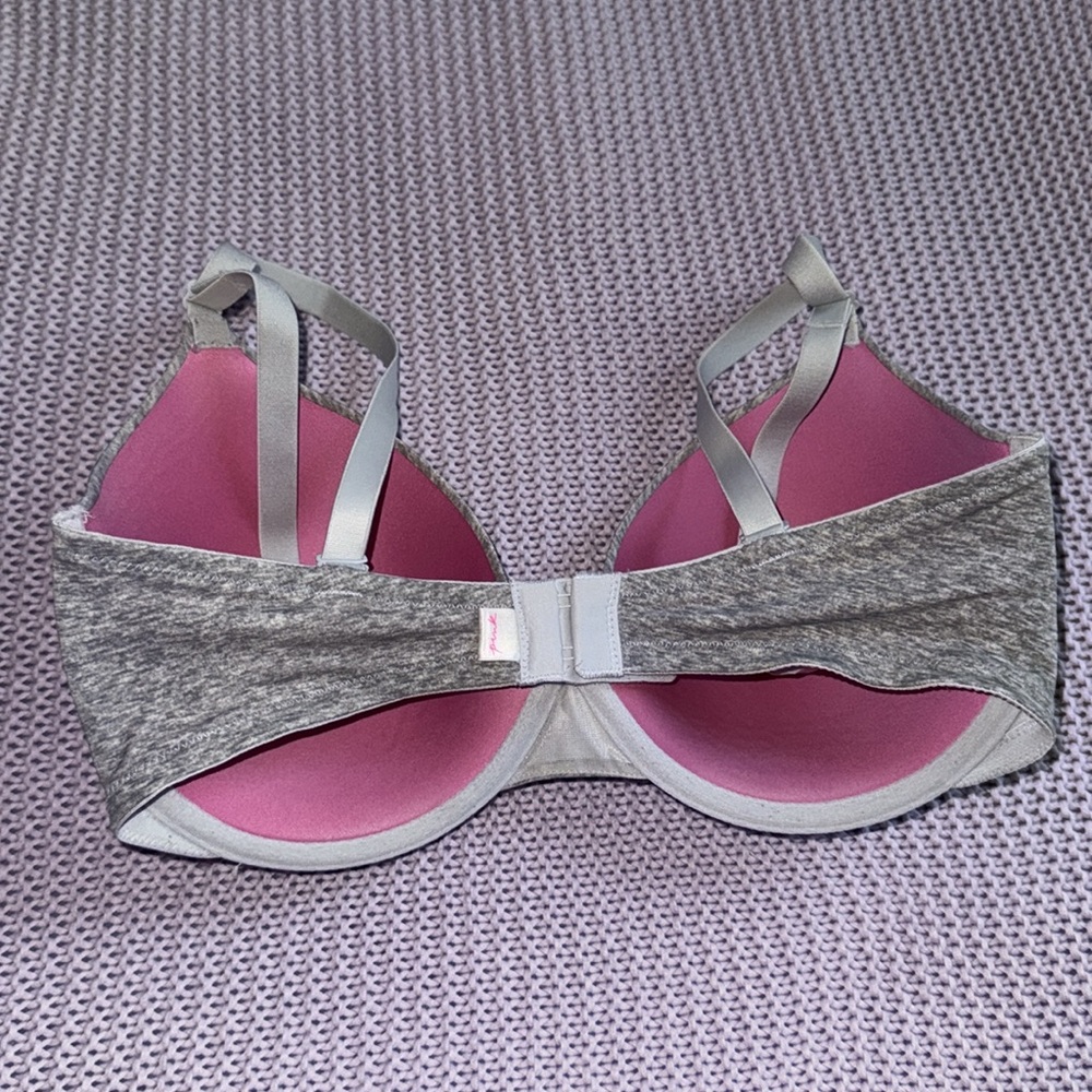 Wear everywhere tee shirt lightly lined bra by PINK Victoria’s Secret - Picture 2 of 4